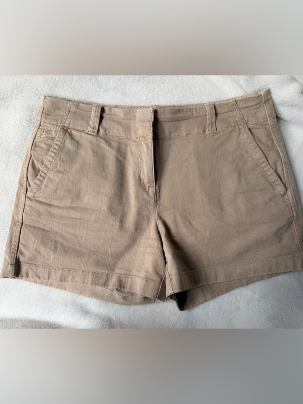 Vineyard Vines Women's Khaki Bermuda Shorts
